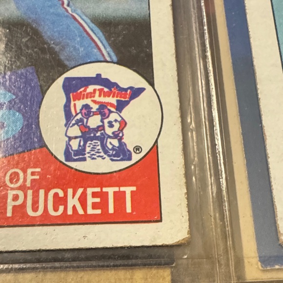 Topps Twins 1985 #536 Trading Card - Kirby Puckett in Blue and Red - Picture 3 of 10